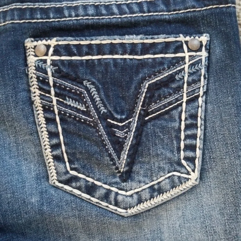 Vigoss Chelsea Heritage Fit‎ Embroidered Distressed Denim Capris Sz. 3/4